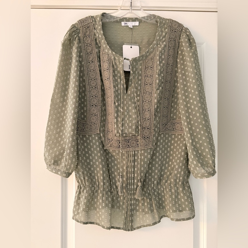 *NWT* DR2 Olive Patterned Blouse with Lace Accents Size Small